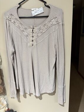 Maurices Women's Lace Detail Henley Long-Sleeved Shirt Size XXL Cream/Beige